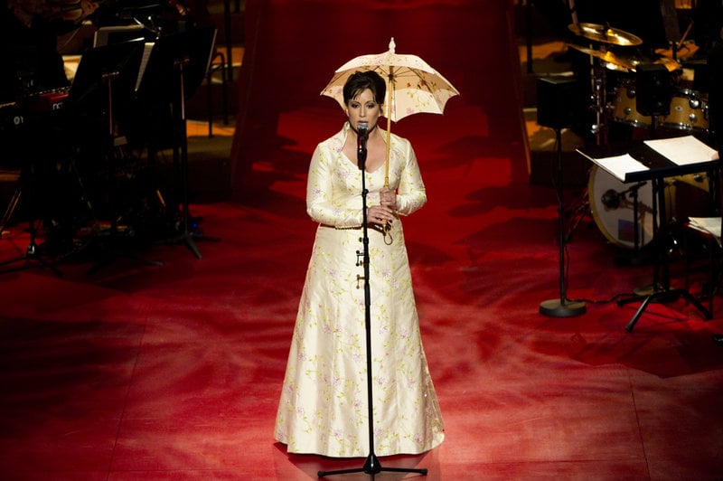 Lisa Nilsson iklädd den stulna klänningar på kronprinsessan Victorias Bröllop 2010. Arkivbild.