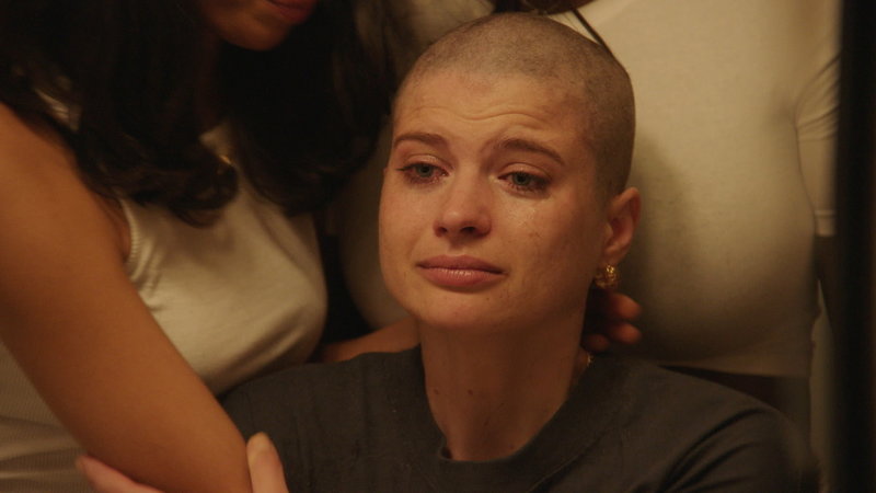 Hanna Ardéhn som cancersjuka Nora i 'Leva life' på Viaplay. Pressbild.