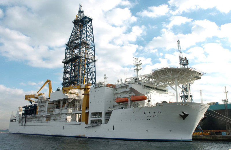 Det japanska djuphavsborrningsfartyget Chikyu – vars borr kan nå ned 7 000 meter under havsytan – i hamn i Yokohama. Arkivbild.