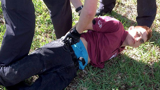 Nikolas Cruz har identifierats som skolskytten i Florida Nikolas Cruz har identifierats som skolskytten i Florida