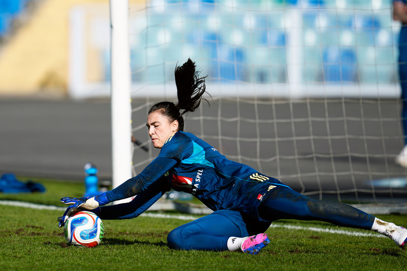 Zecira Musovic på sin första landslagsträning sedan december 2024.