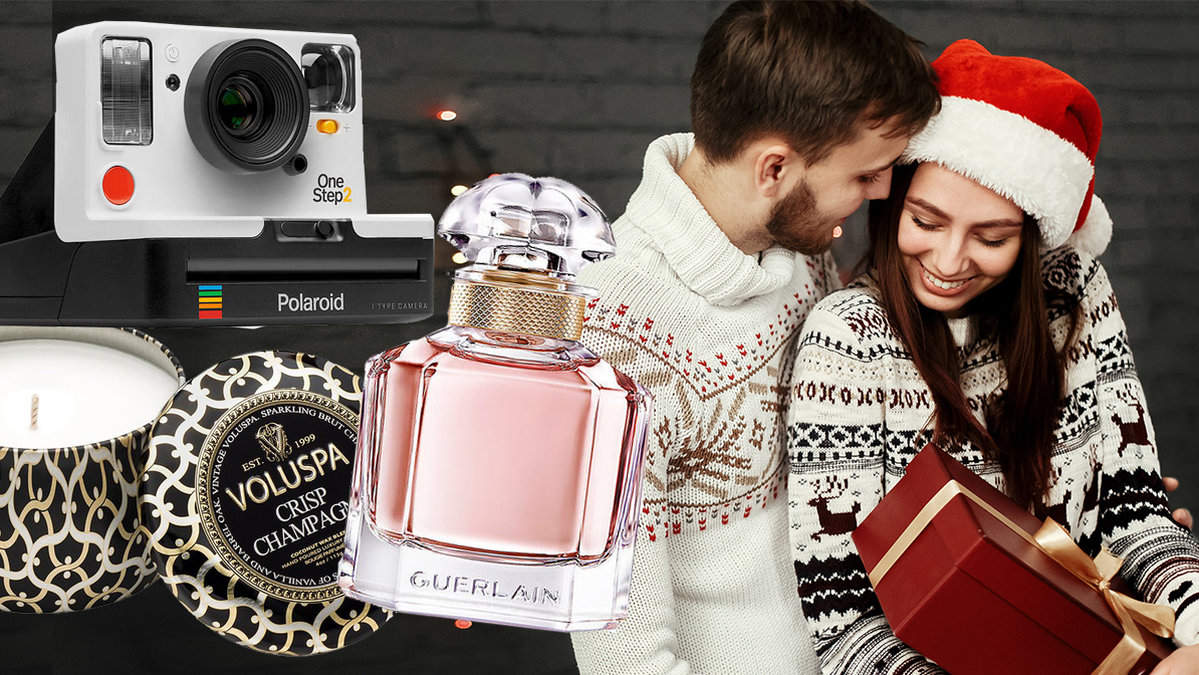 Pojkvän ger flickvän julklapp, parfym, polaroidkamera och doftljus