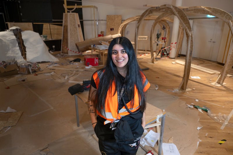 "Det är helt galet kul", säger Sharon Bisla, som ansvarar för dekoren. Så här såg det ut med mindre än en vecka kvar till festen, men hon är övertygad om att man hinner klart i tid.