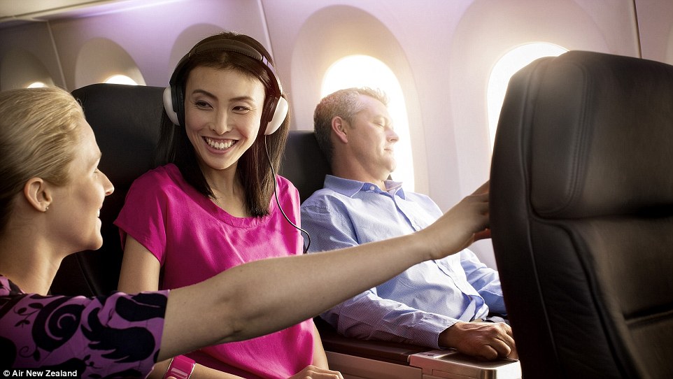 PREMIUM EKONOMI. 1. Air New Zealand. Flygbolaget har verkligen visat att människor är villiga att betala lite extra för att få mer plats. PREMIUM EKONOMI. 1. Air New Zealand. Flygbolaget har verkligen visat att människor är villiga att betala lite extra för att få mer plats.