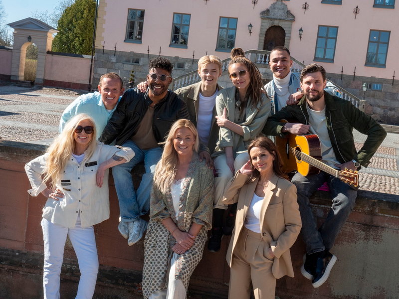 Årets artister på Diggiloo: Måns Möller, John Lundvik, Theoz, Mariette, Liamoo, Robin Bengtsson, Sanne Salomonsen, Jessica Andersson och Lena Philipsson. Pressbild.