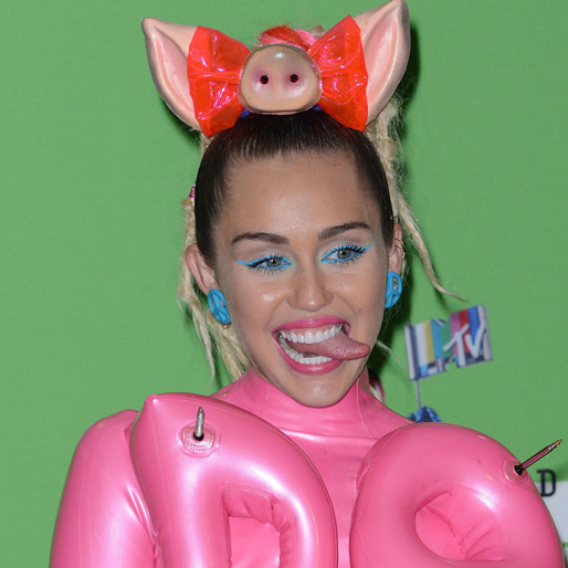 Miley Cyrus, Piercing, Silikon, Trend, horn