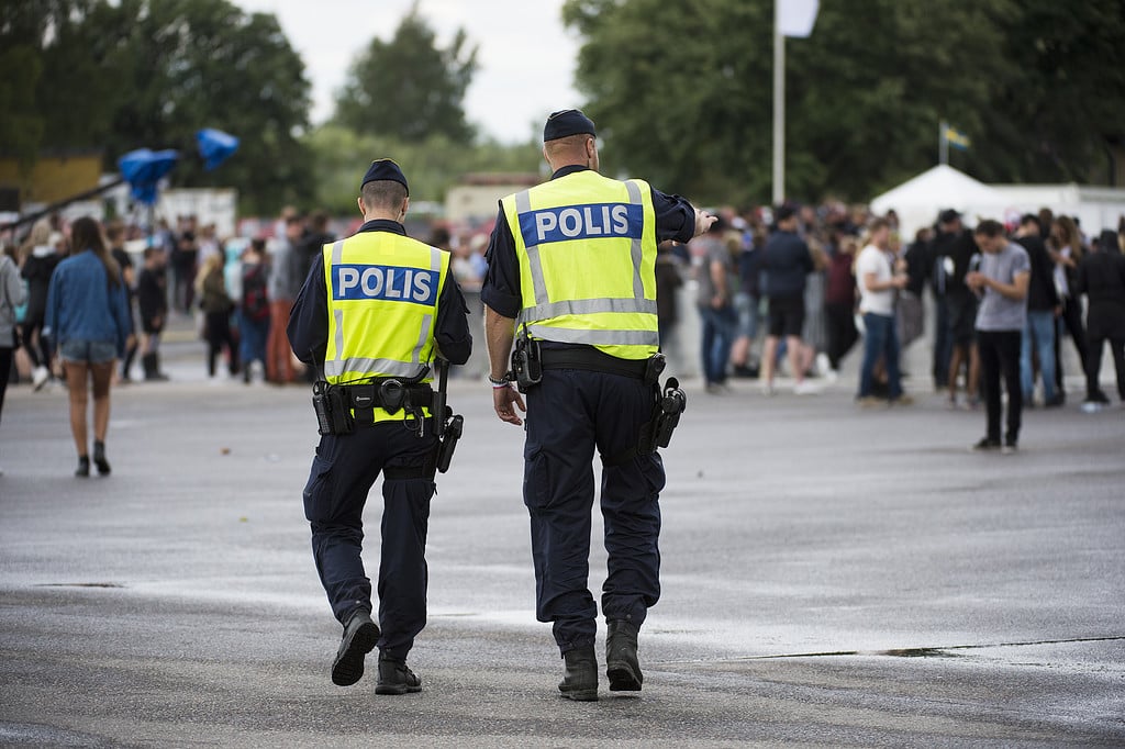 Under festivalen Bråvalla blev en kvinna våldtagen i publikhavet. 