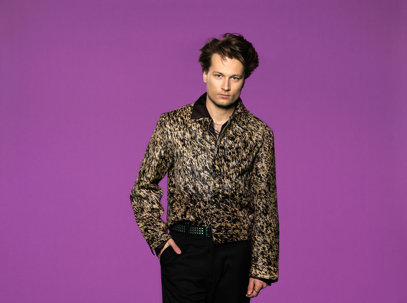 Vilhelm Buchaus debuterade i Melodifestivalen i fjol och tävlar nu med "Hearts don't lie". Pressbild.