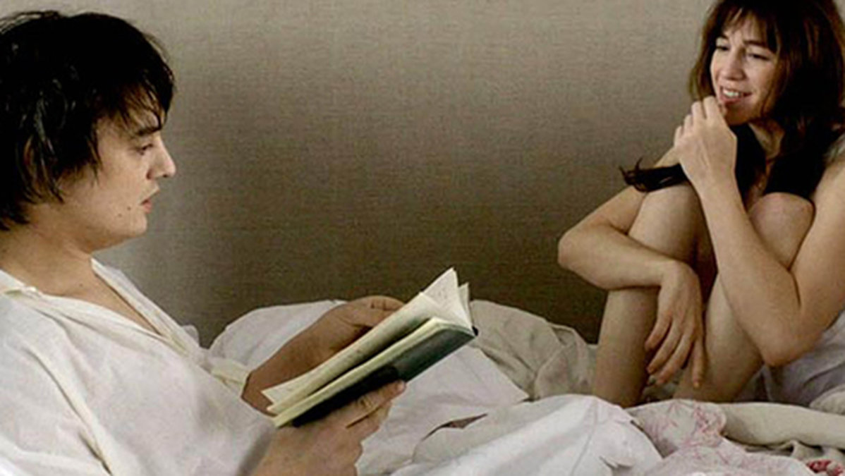 Pete Doherty har länge försökt slå igenom som skådespelare. Här ser vi honom med skådespelerskan Charlotte Gainsbourg i filmen "Confessions Of A Child Of The Century".