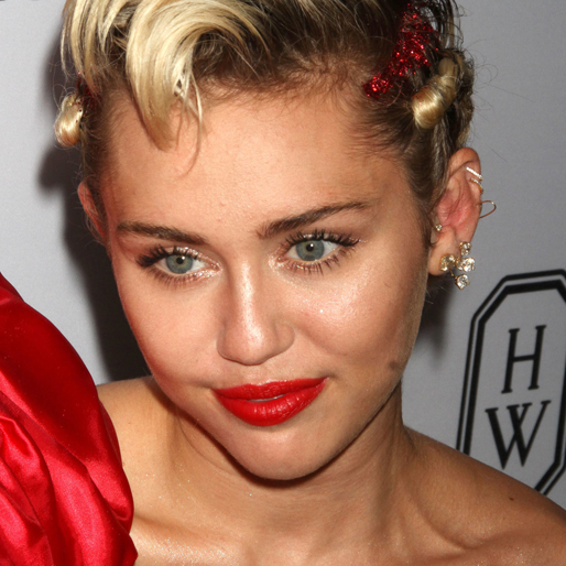Riktiga Miley Cyrus på röda mattan. 