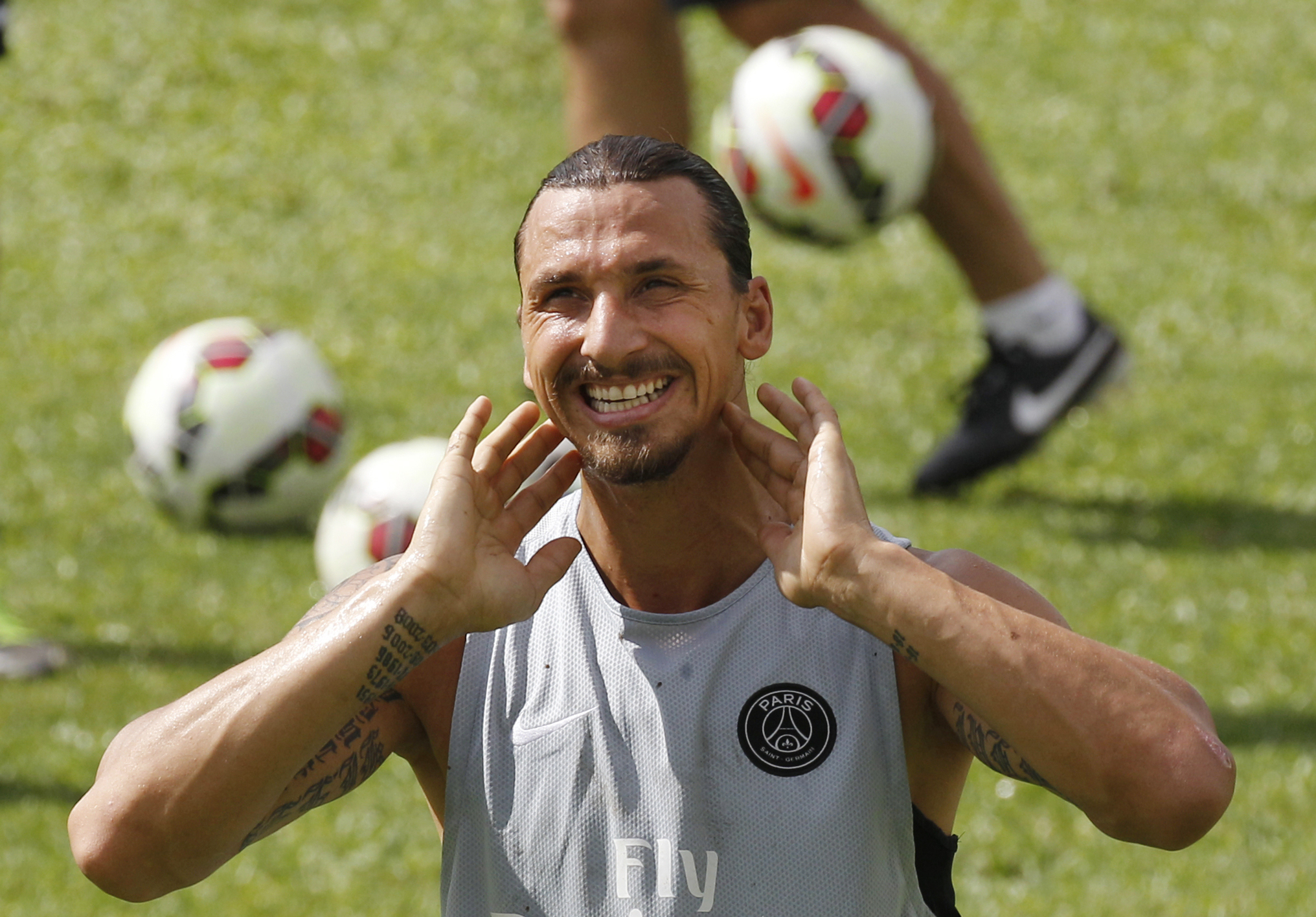 Zlatans skada oroar. Han vågar inte lova att han spelar i EM-kvalmatchen mot Ryssland på torsdag. 