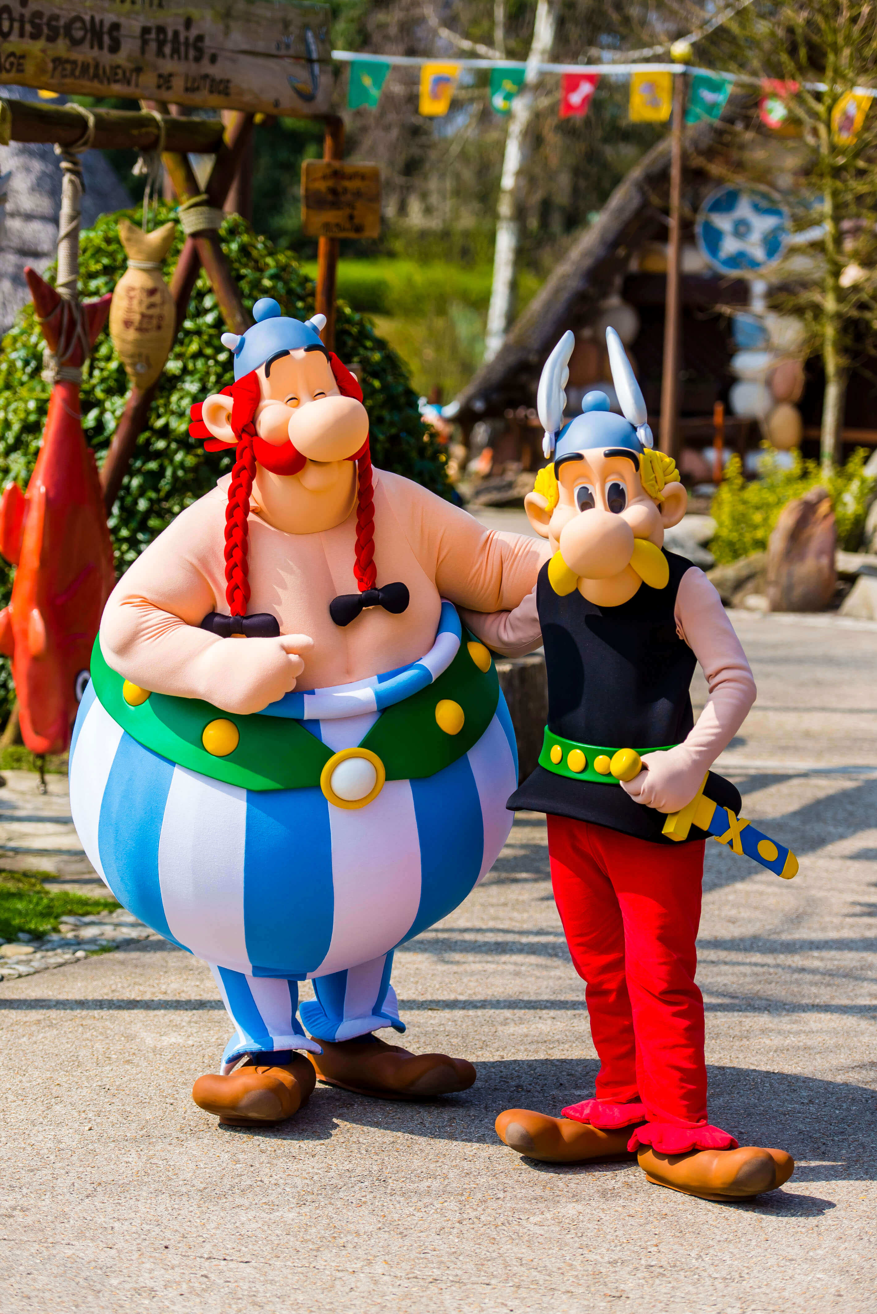 Parken är baserad på den franska tecknaden serien Asterix. På bilden ser vi gallerna Obelix och Asterix. Parken är baserad på den franska tecknaden serien Asterix. På bilden ser vi gallerna Obelix och Asterix.