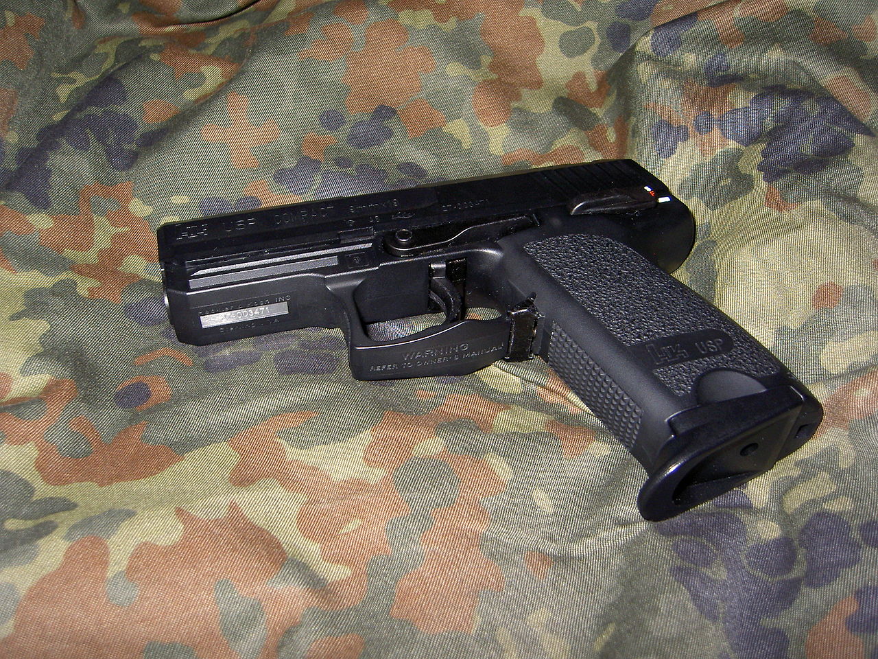 En soft air gun ser oftast ut som ett "riktigt" vapen.