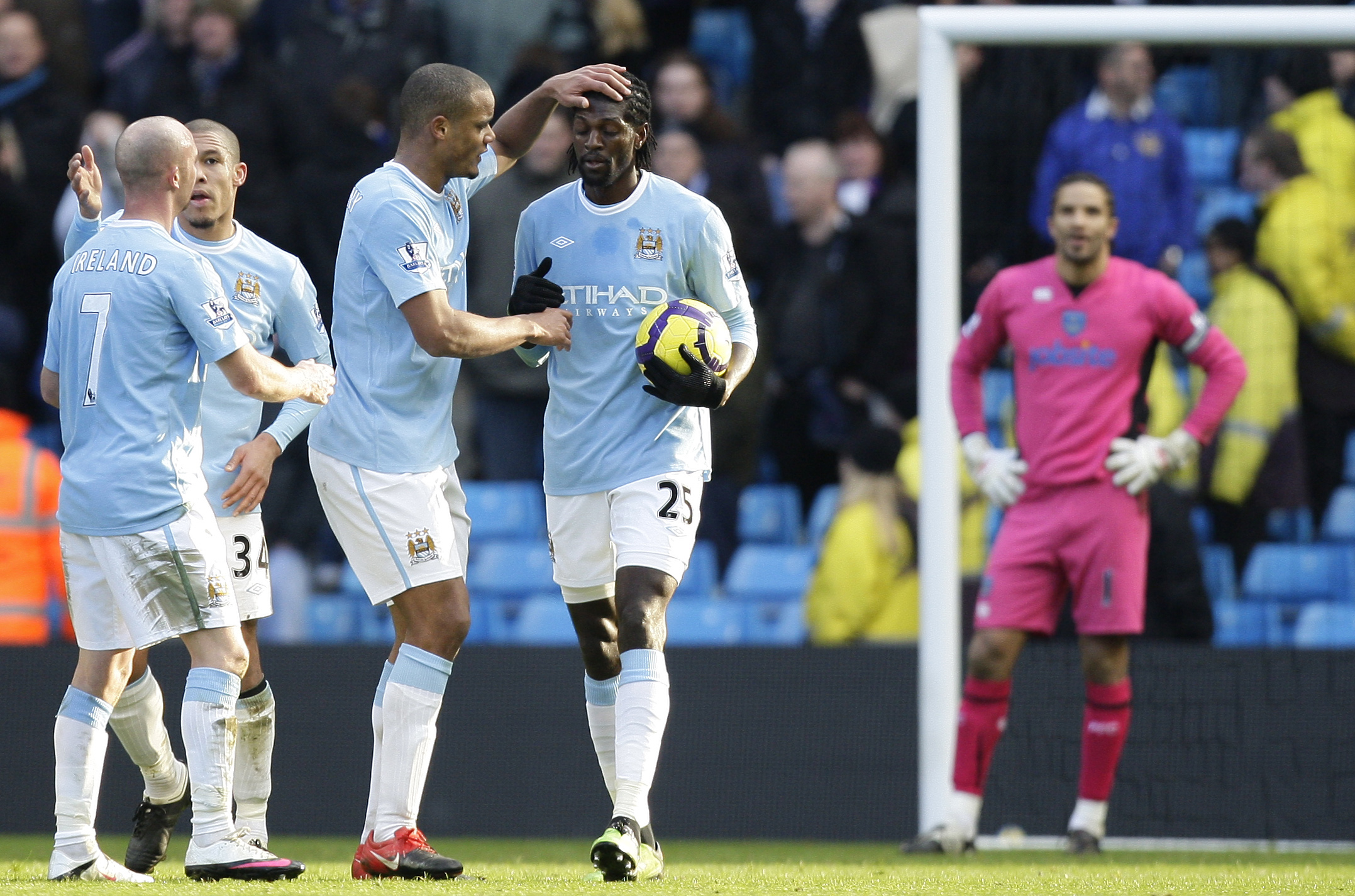 Premier League, Portsmouth, Emmanuel Adeybayor, Manchester City, Vincent Kompany