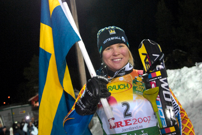 Anja firar under VM i Åre, vilket även blev hennes största mästerskap med tre guldmedaljer - dessutom vann hon slutligen hela det svenska folkets hjärta.