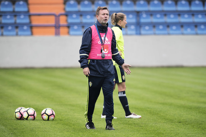Peter Gerhardsson under en av sina första träningar som förbundskapten, i Varazdin inför VM-kvalmatchen borta mot Kroatien 2017.