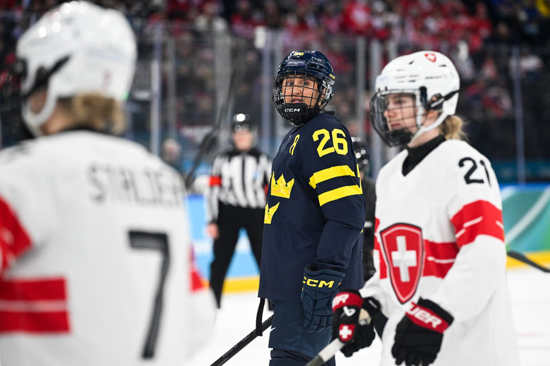 "Det är klart att han har betytt mycket för Damkronorna", säger forwardsprofilen Hanna Olsson om förbundskaptenen Ulf Lundberg som gjorde sin sista landskamp när Sverige förlorade bronsmatchen mot Schweiz.