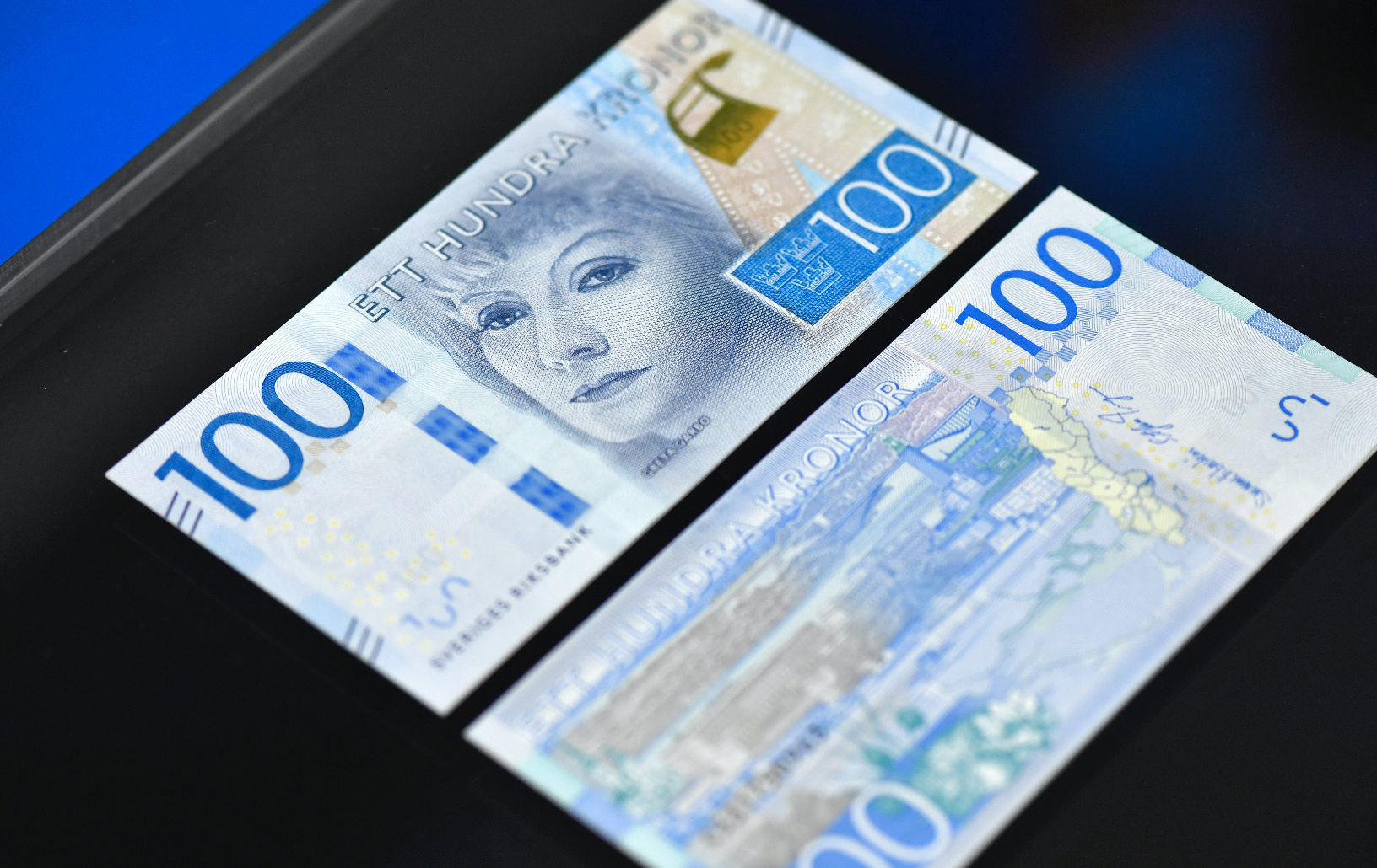 Om beloppet på din skatteåterbäring är mindre än 100 kronor kommer du inte få tillbaka pengarna Om beloppet på din skatteåterbäring är mindre än 100 kronor kommer du inte få tillbaka pengarna