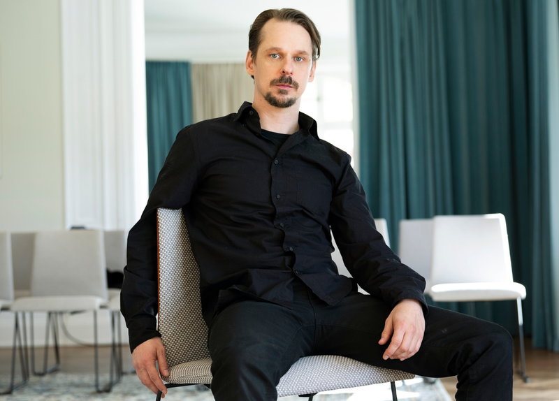 Peter Viitanen har tagit ledigt från scenen för att filma för tv.