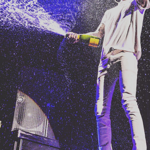 Wiz Khalifa sprutar skumpa. Wiz Khalifa sprutar skumpa.