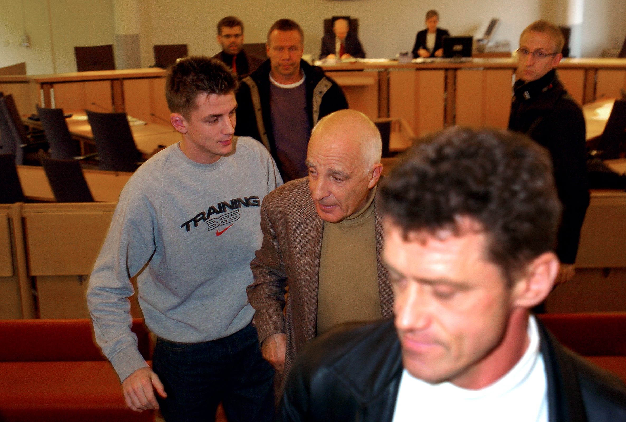 2004. Silbersky försvarade Calle Jonsson som begärdes utlämnad av Grekland sen han knivhuggit en grek. 