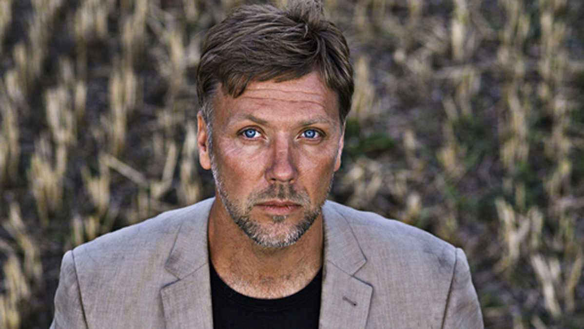 Skådespelaren Mikael Persbrandt öppnar upp sig i en ny intervju. 