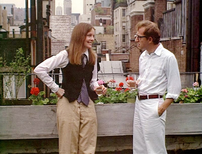Diane Keaton som Annie Hall och Woody Allen som Alvy Singer i "Annie Hall" från 1977. Filmen vann fyra Oscars, inklusive bästa kvinnliga skådespelare för Keaton. Pressbild.