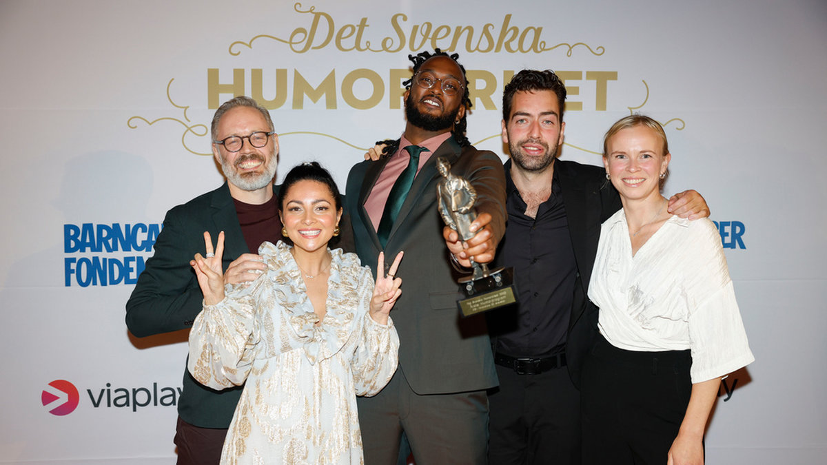 Programmet 'IFS – invandrare för svenskar' fick pris för 'Årets humorprogram' på Barncancergalan i höstas. På bilden från vänster: Michael Lindgren, Elaf Ali, Ahmed Berhan, Thanos Fotas och Matilda Bagge.