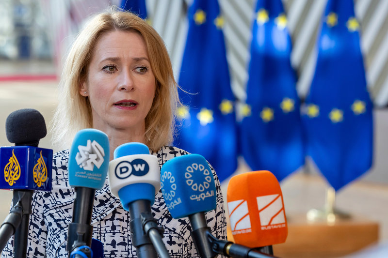 EU:s utrikeschef Kaja Kallas talar med reportrar i Bryssel den 15 juli.