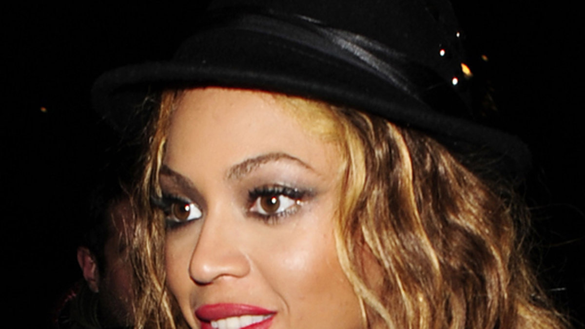 Minns ni den gamla sminkregeln om att man ska satsa på antingen ögon eller läppar? Ja, den har sångerskan Beyonce i alla fall totalt ignorerat ett bra tag. 