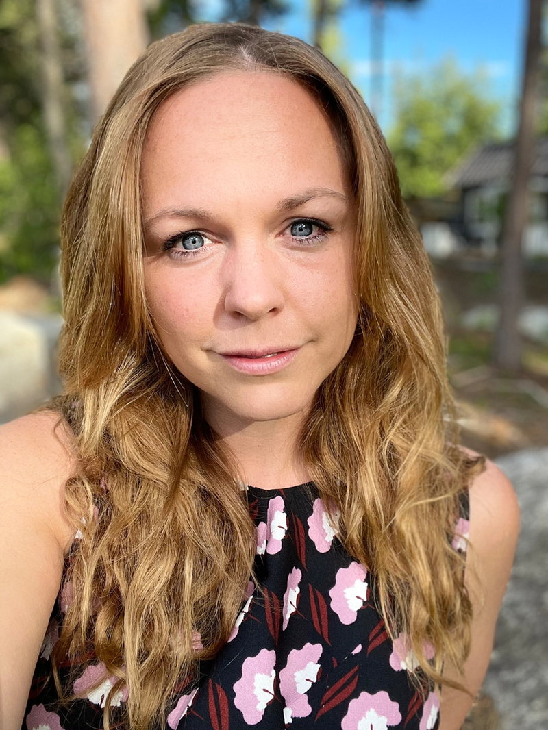 Emma Bränn, forskare vid institutet för miljömedicin, Karolinska institutet, vill se ett ökat fokus på mammor efter förlossningen.