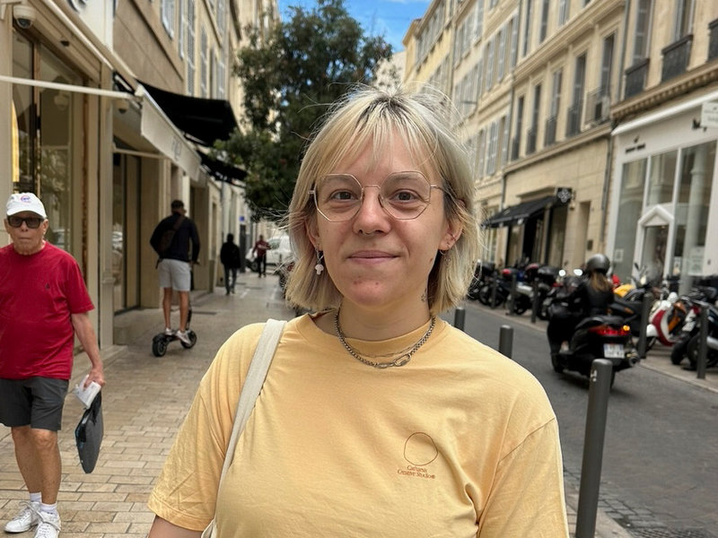 Mathilde Jolis, 33 år, stödjer proteströrelsen Bloquons tout! som uppmanar till protester den 10 september.