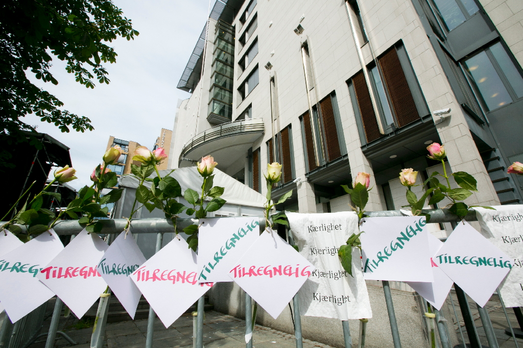 77 människor dog under terrorattacken i Oslo och på Utöya.