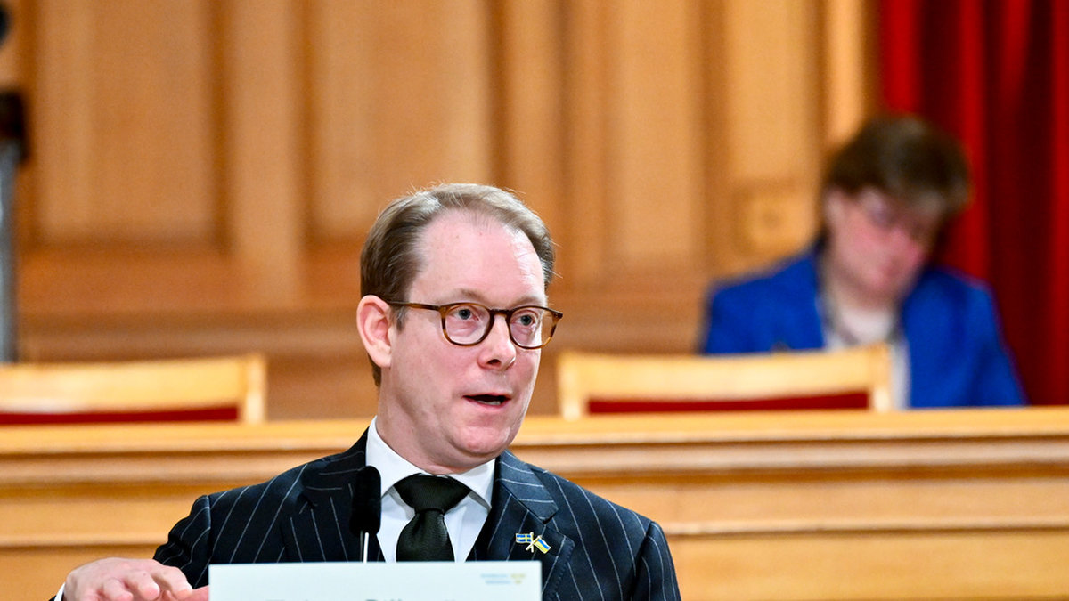 Utrikesminister Tobias Billström (M) i anslutning till utfrågning i konstitutionsutskottet. Arkivbild.