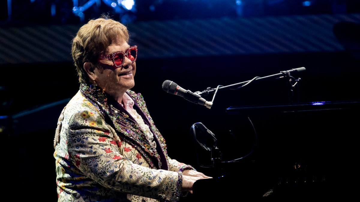 Elton John vid en spelning i New Orleans, tidigare under 'Farewell Yellow Brick Road'-turnén. Arkivbild.