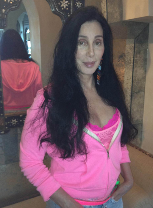 Cher i rosa munkis. Cher i rosa munkis.