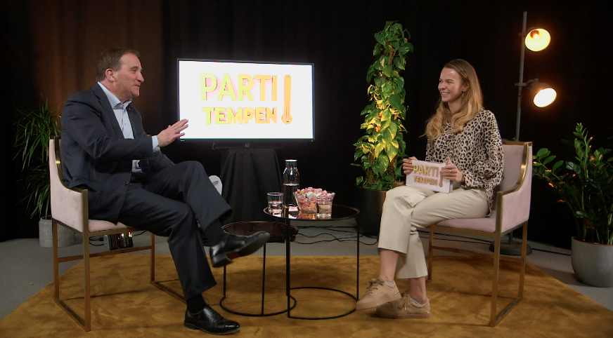 Stefan Löfven snackar fotboll med Margaux Dietz Stefan Löfven snackar fotboll med Margaux Dietz