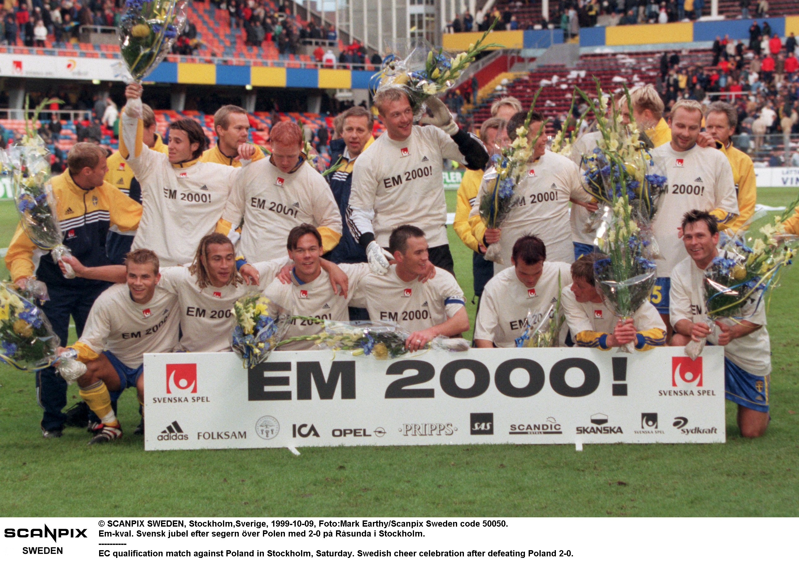 Lugnet innan stormen, festen innan pesten. Det svenska landslaget firade avancemang till EM-slutspelet 2000. Ett mästerskap där svenskarna tillsammans med Turkiet stod för den absolut tråkigaste fotbollsmatchen som spelats i ett stort mästerskap.