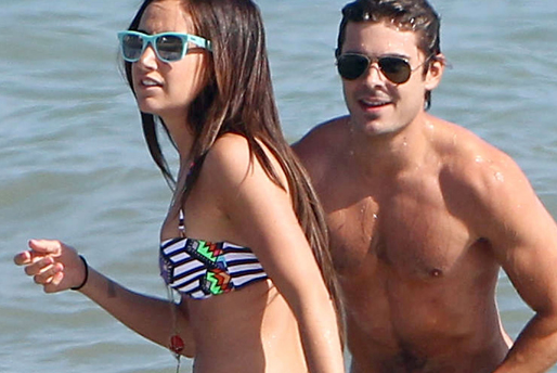 Tjejtjusaren Zac Efron på stranden med Ashley.
