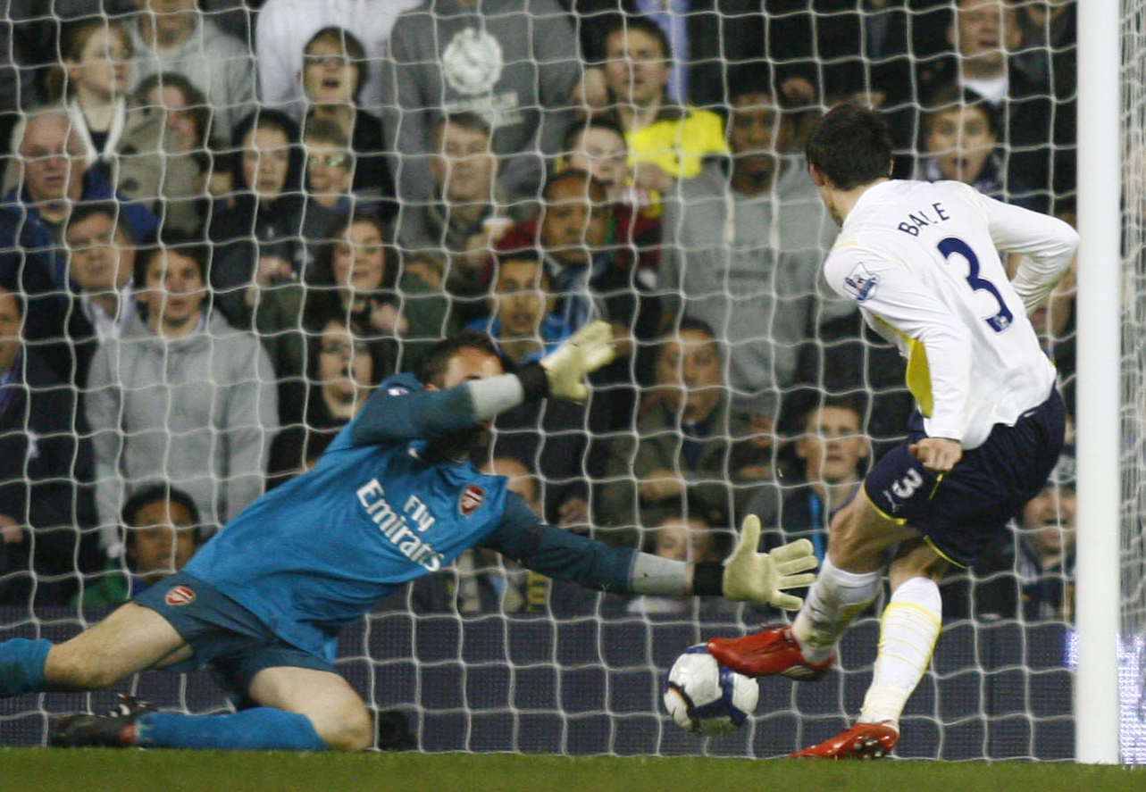 Gareth Bale stänker in 2-0.