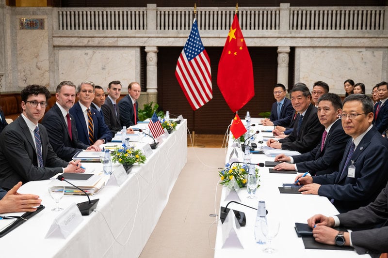 USA:s och Kinas delegationer i Stockholm.