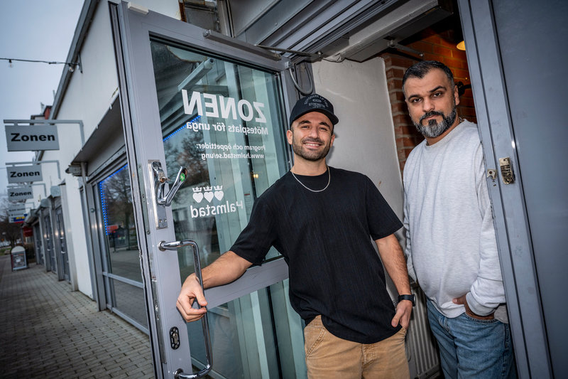 Youssef Hajjaj och Ayoub Shirvani, ungdomscoacher på fritidsgården Zonen.