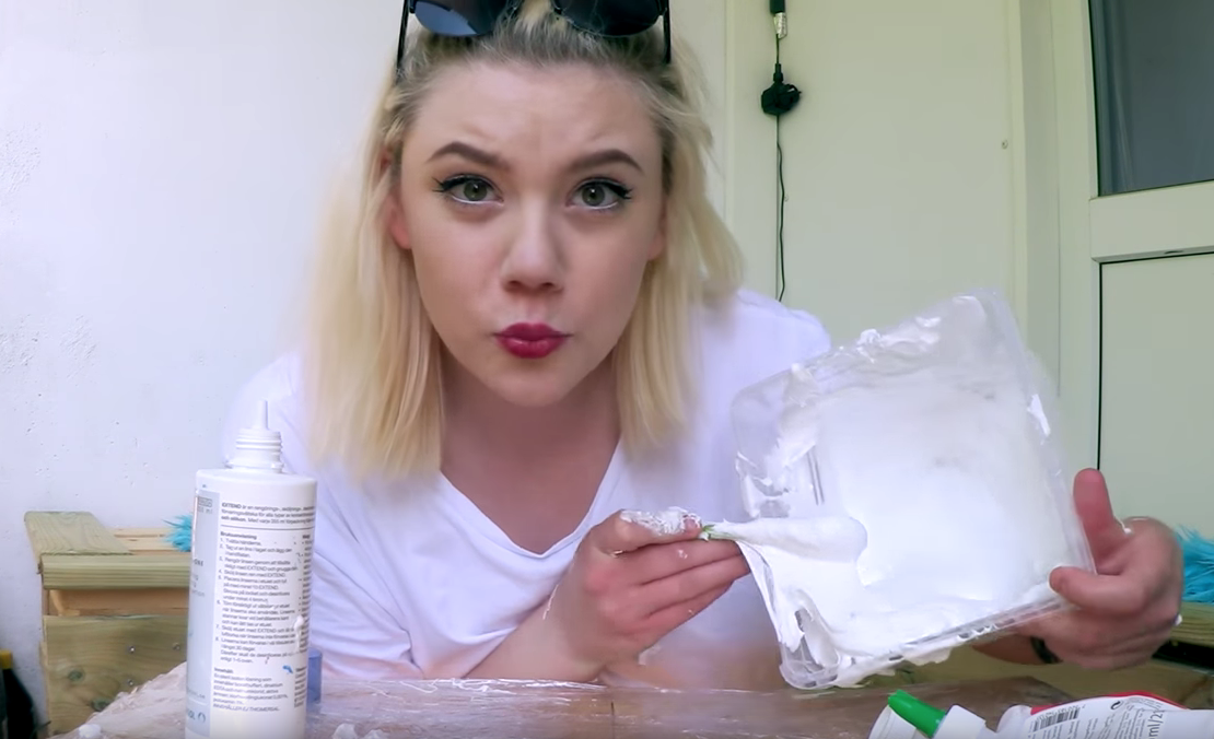 Amanda gör slime på sin Youtubekanal Amanda gör slime på sin Youtubekanal