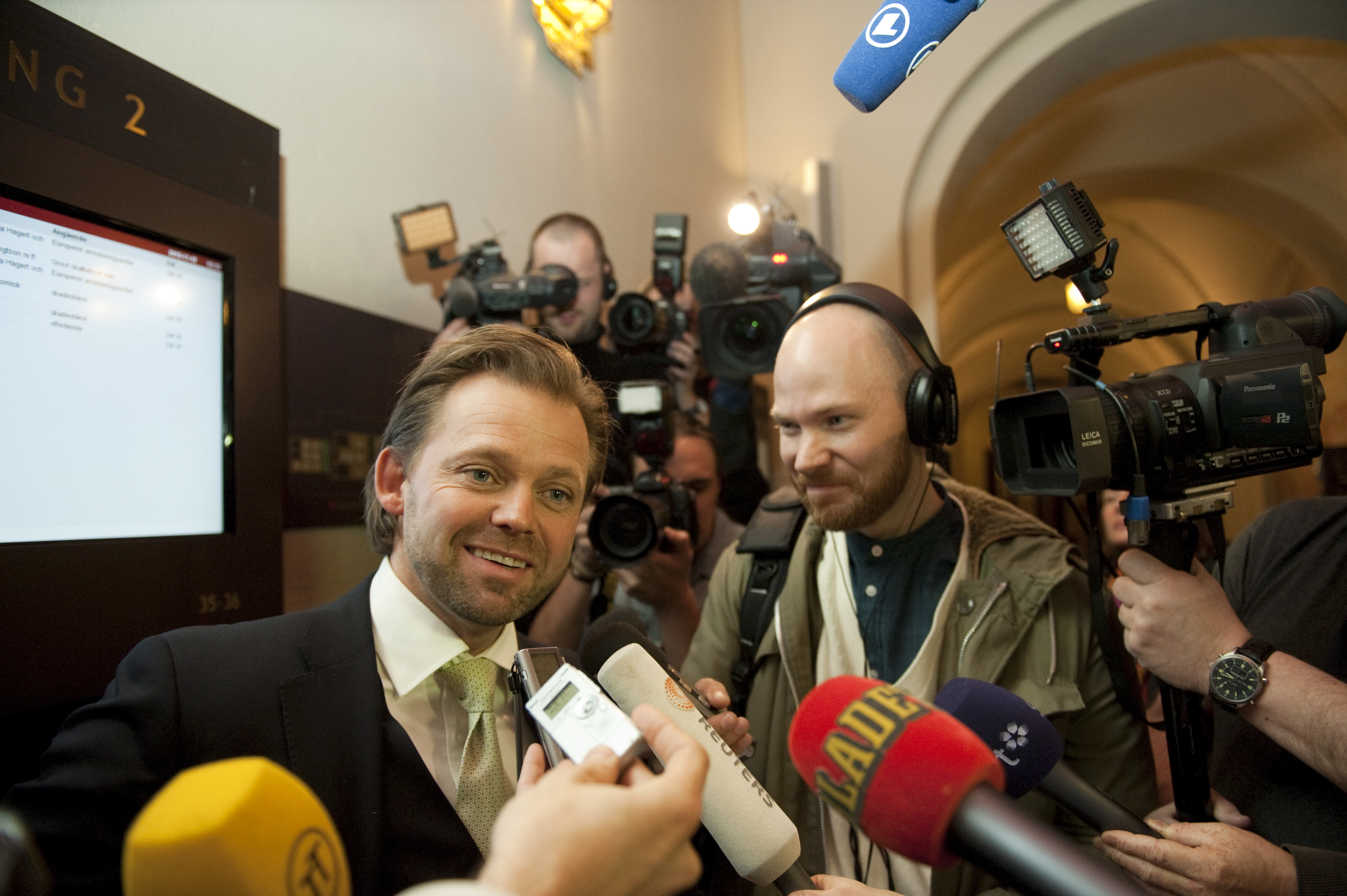 Assanges advokat, Björn Hurtig, under häktningsförhandlingarna i Stockholms tingsrätt.