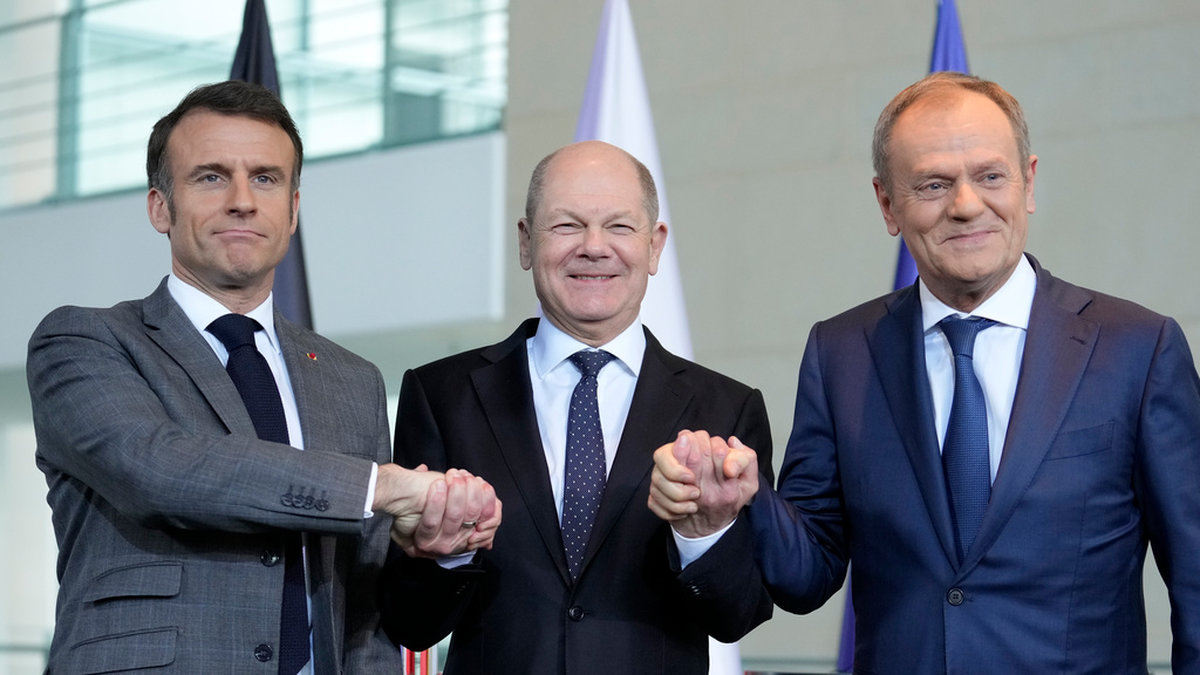 Från vänster: Frankrikes president Emmanuel Macron, Tysklands förbundskansler Olaf Scholz och Polens premiärminister Donald Tusk.