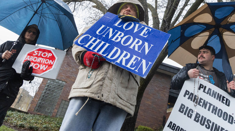 Abortfrågan river upp starka känslor i många delar av världen. Här demonstrerar abortmotståndare i Grand Rapids i Michigan i USA. Arkivbild från i fjol.