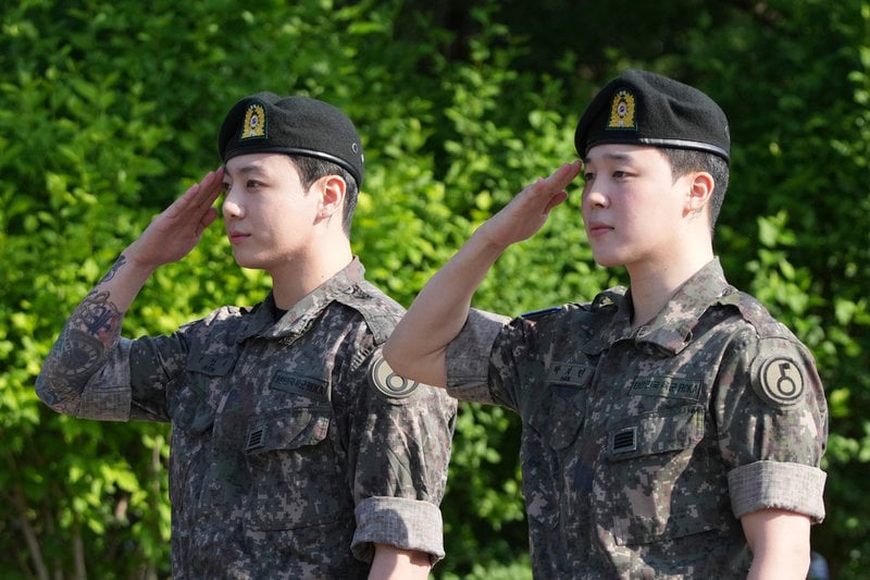 BTS-medlemmarna Jimin och Jung Kook avslutade sin obligatoriska militärtjänstgöring tidigare i juni.