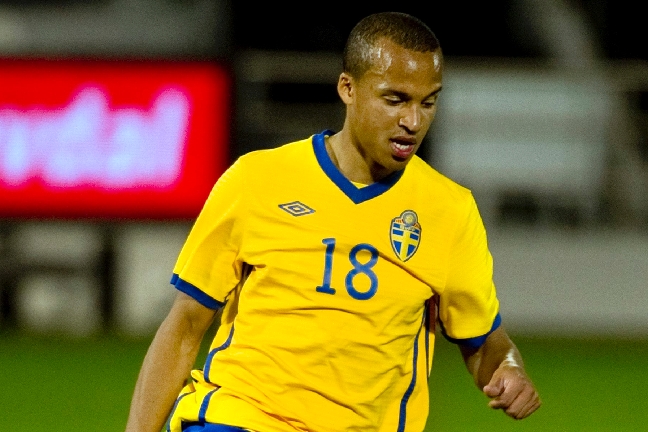Blackburn chockade fotbollseuropa när laget värvade Halmstad Bollklubbs Marcus Olsson, som därmed återförenas med sin broder. Blackburn chockade fotbollseuropa när laget värvade Halmstad Bollklubbs Marcus Olsson, som därmed återförenas med sin broder.
