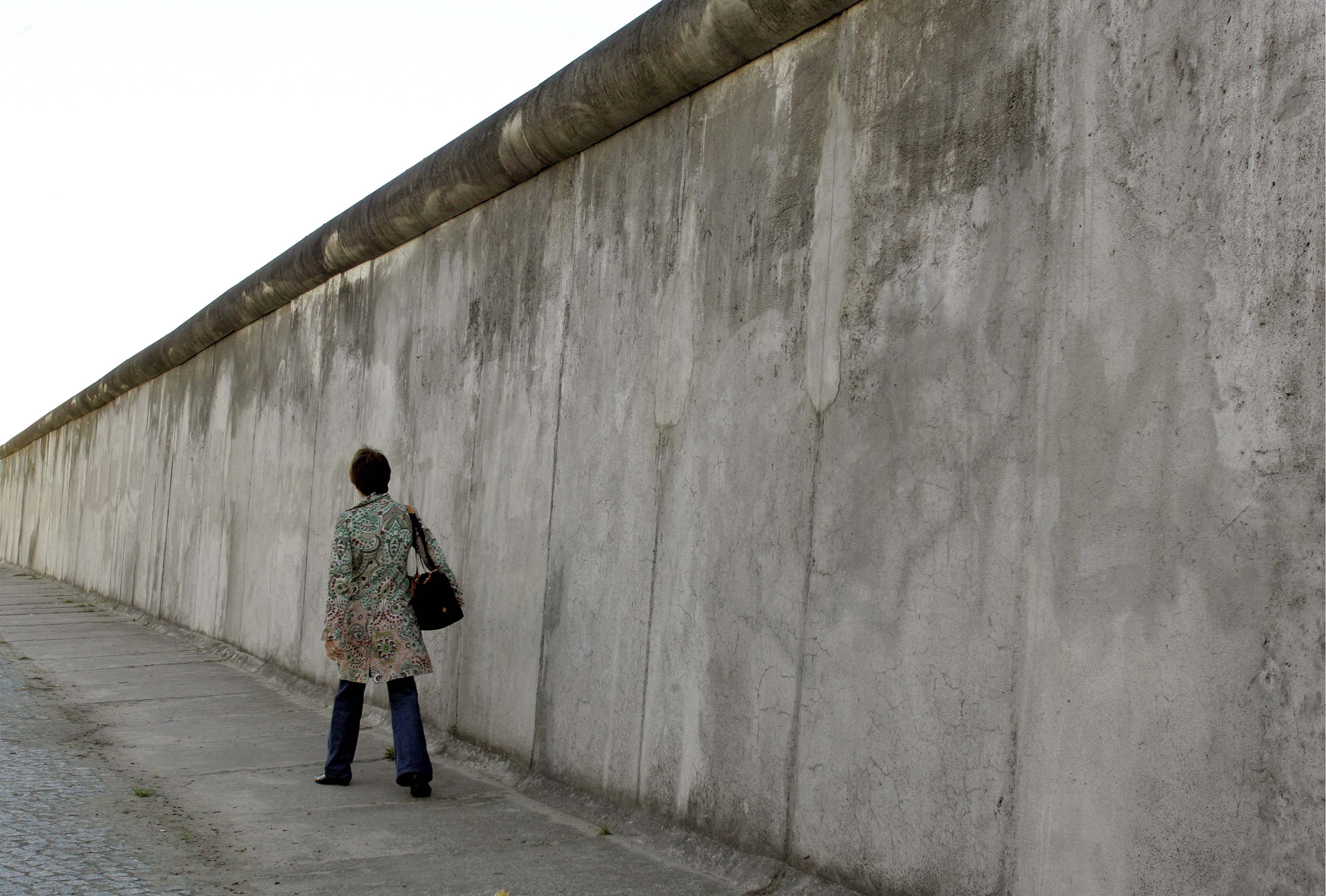 Delar av muren finns bevarade i Berlin än idag.