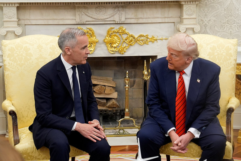 Kanadas premiärminister Mark Carney och USA:s president Donald Trump fotograferade i Vita huset den 6 maj.